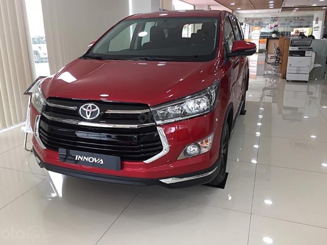 Cần bán xe Toyota Innova 2.0 Venturer sản xuất năm 2019, màu đỏ