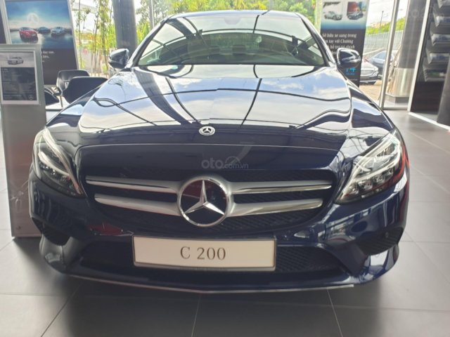 Bán Mercedes C200 mới 2019, ngân hàng hỗ trợ 80%, nhiều ưu đãi0