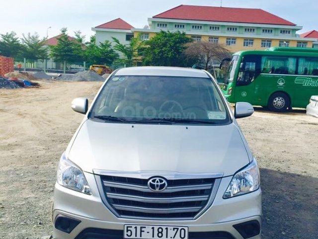 Bán Toyota Innova năm 2015, màu bạc, giá tốt