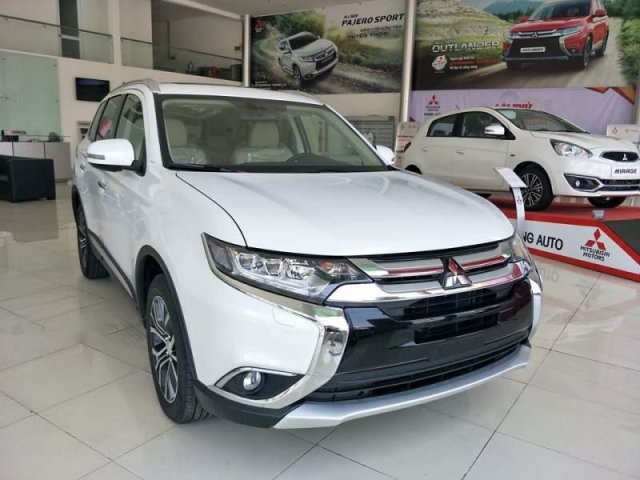 Bán xe 7 chỗ Mitsubishi Outlander công nghệ của Nhật Bản