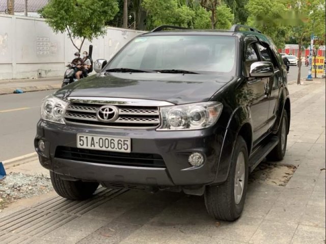 Bán xe Toyota Fortuner sản xuất năm 2010, màu xám số sàn0