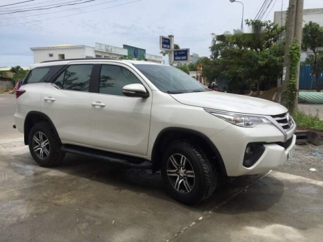 Bán xe Toyota Fortuner sản xuất năm 2017, màu trắng xe gia đình, giá 975tr0