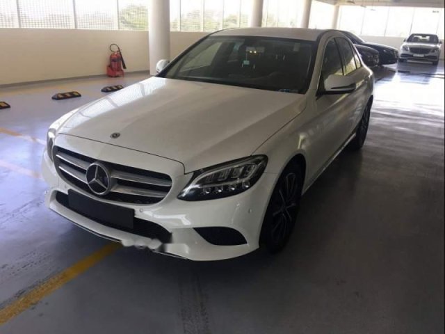 Bán Mercedes C200 năm sản xuất 2019, màu trắng, nhập khẩu, mới 100%