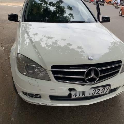 Bán xe Mercedes C250 năm sản xuất 2010, màu trắng, nhập khẩu nguyên chiếc, giá tốt