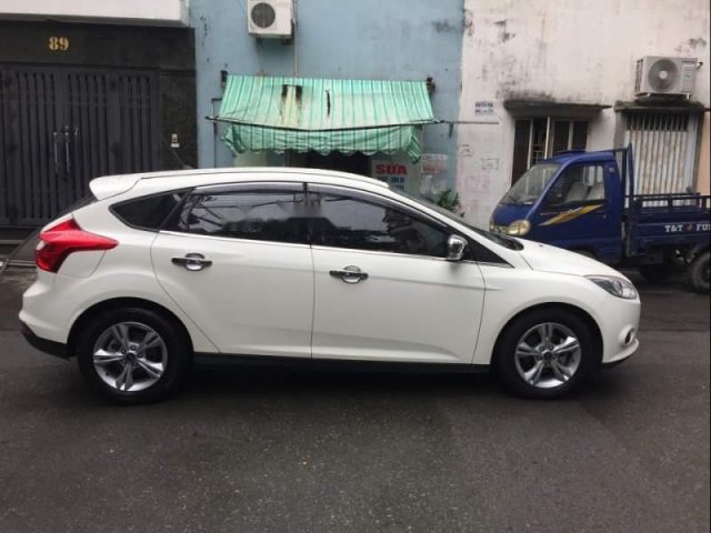 Bán xe Ford Focus đời 2015, màu trắng