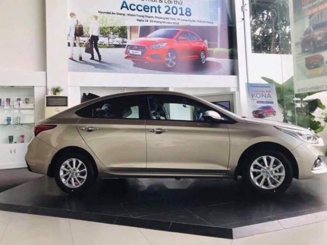 Bán Hyundai Accent màu vàng ghi, chỉ còn 1 xe duy nhất0