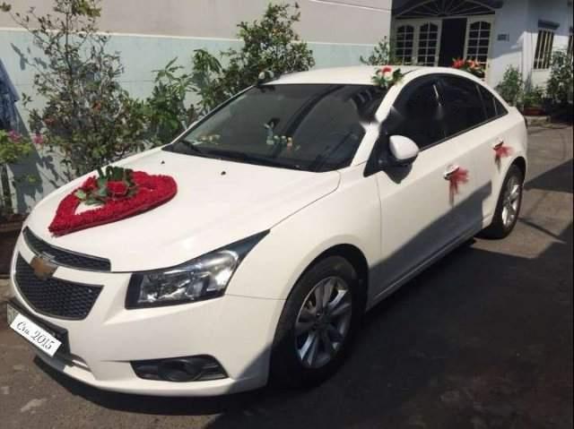 Cần bán xe Chevrolet Cruze MT sản xuất 2015, màu trắng, xe một chủ mua mới từ đầu0