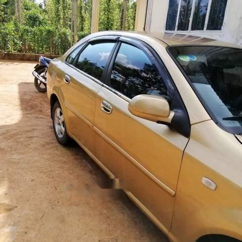 Bán Daewoo Lacetti năm sản xuất 2004, màu vàng, nội ngoại thất còn ok0