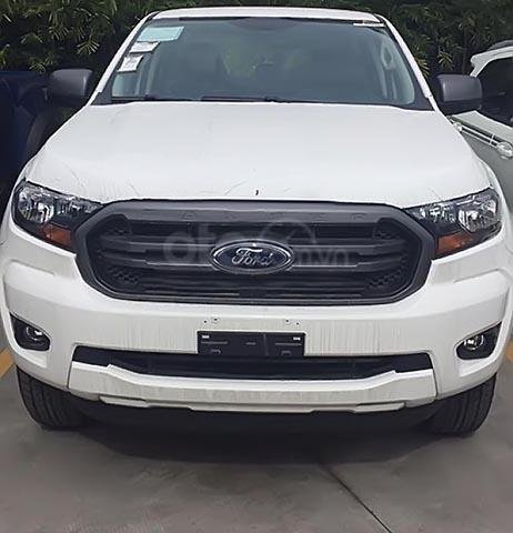 Bán Ford Ranger XLS 2.2L 4x2 AT đời 2019, màu trắng, nhập khẩu