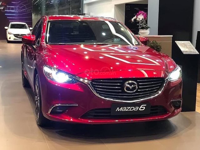 Bán xe Mazda 6 2.0L Premium 2019, màu đỏ