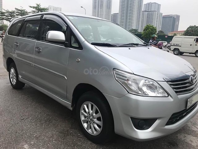 Bán Toyota Innova 2.0E năm sản xuất 2013, màu bạc, xe gia đình0