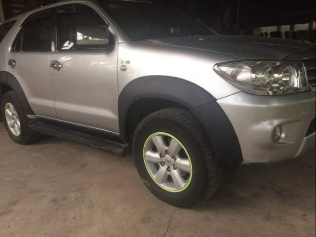 Bán Toyota Fortuner đời 2010, màu bạc