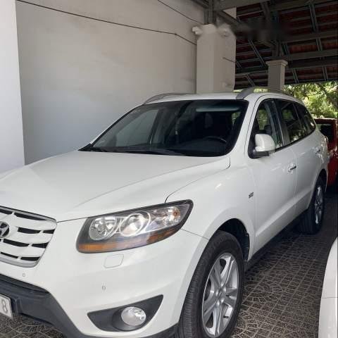 Cần bán Hyundai Santa Fe đời 2011, màu trắng, xe nhập chính chủ, giá tốt