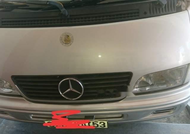 Cần bán gấp Mercedes MB năm sản xuất 2002, màu bạc