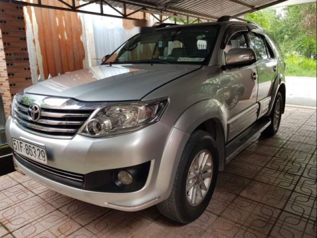 Bán ô tô Toyota Fortuner 2.7V AT 2012, màu bạc số tự động giá cạnh tranh