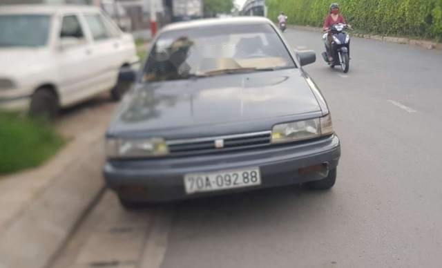 Cần bán xe Toyota Camry 2.0 năm sản xuất 1988, xe nhập