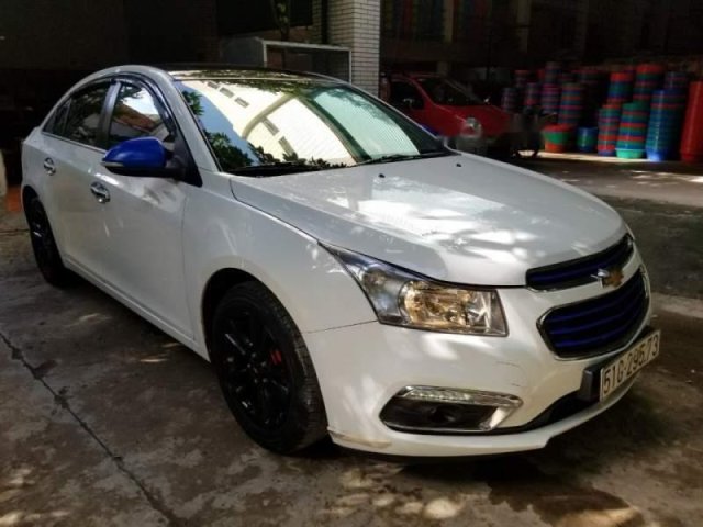 Bán Chevrolet Cruze LT đời 2017, màu trắng chính chủ