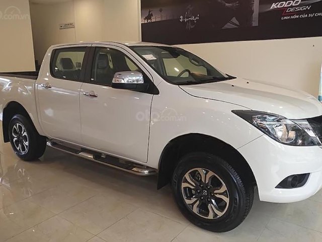 Bán Mazda BT 50 2.2L 4x2 AT 2019, màu trắng, xe nhập