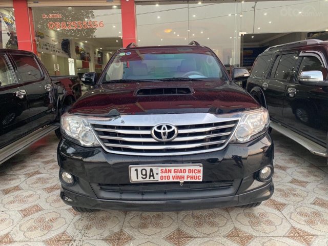 Cần bán xe Toyota Fortuner năm 2013, màu đen, giá cạnh tranh0