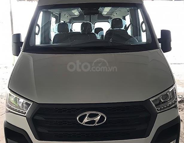 Bán xe Hyundai Solati sản xuất năm 2019, màu bạc, 990 triệu