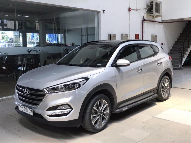 Bán Hyundai Tucson 2.0AT bản đặc biệt màu bạc, số tự động, sản xuất cuối 2017, biển Sài Gòn 1 chủ