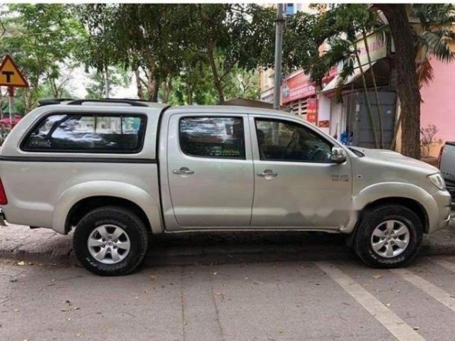 Bán Toyota Hilux đời 2012, màu vàng cát, chính chủ0