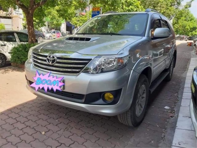 Bán xe Toyota Fortuner năm sản xuất 2014, màu bạc, xe nhập như mới