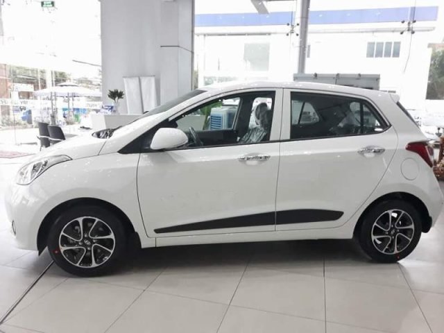 Cần bán Hyundai Grand i10 1.2 MT đời 2019, màu trắng giá cạnh tranh0