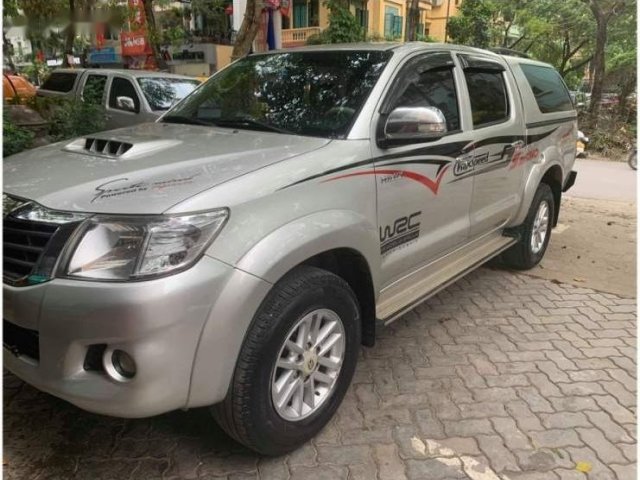 Bán xe Toyota Hilux đời 2015, số sàn, máy dầu0