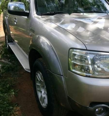 Bán Ford Everest năm 2008, màu bạc, số sàn0