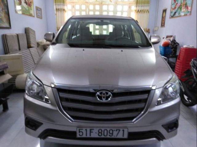 Bán xe Toyota Innova E đời 2015, màu bạc, giá 559tr