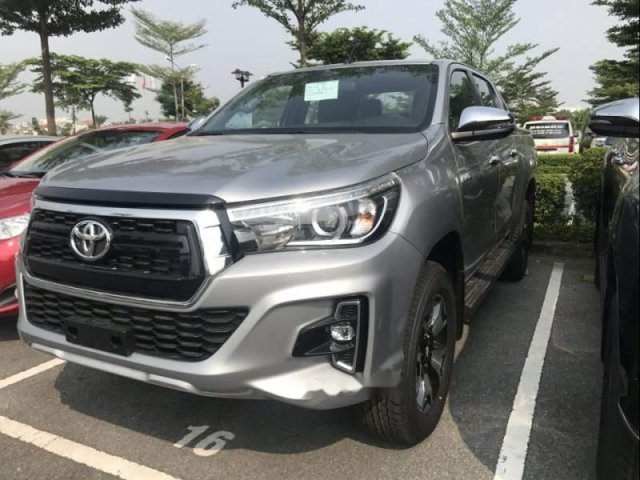 Bán Toyota Hilux đời 2019, màu bạc, xe nhập, giá 858tr0