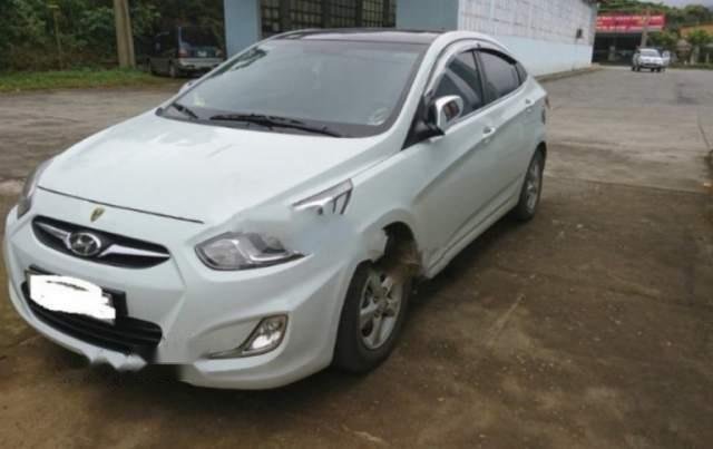 Cần bán gấp xe cũ Hyundai Accent 1.4AT 2011, màu trắng0