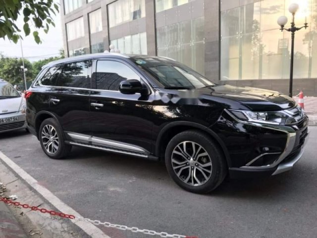 Bán Mitsubishi Outlander 2.0AT đời 2018, màu đen, xe như mới