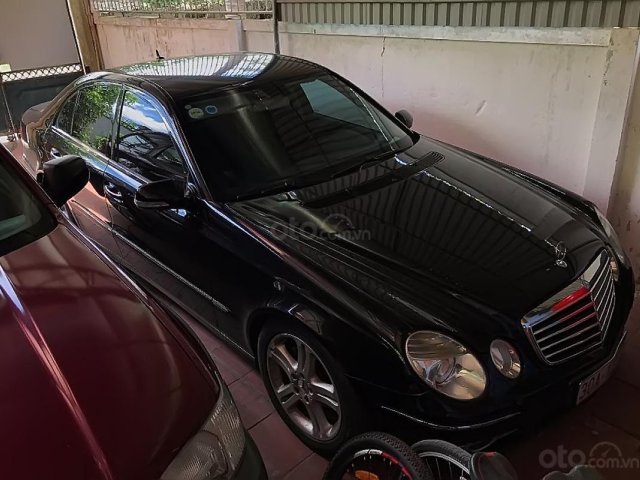 Bán Mercedes E200 2007, màu đen0