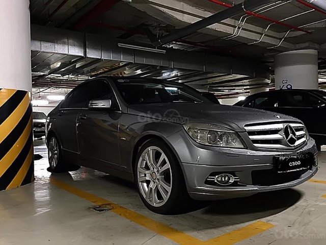 Bán Mercedes C300 Avantgarde sản xuất 2010, màu xám chính chủ, 550tr0