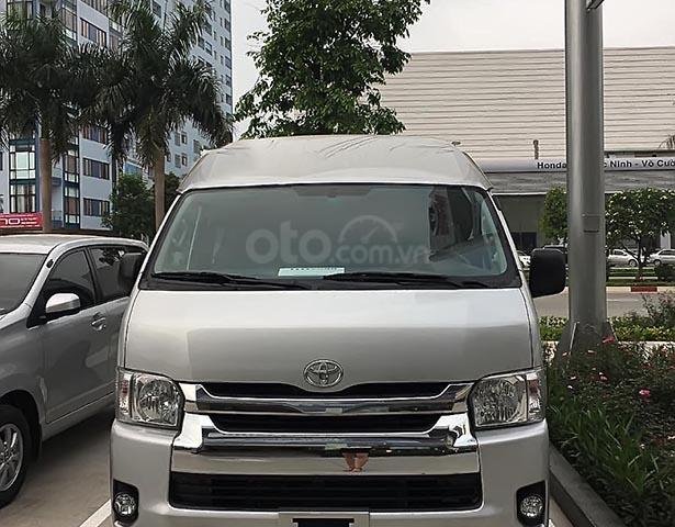 Bán xe Toyota Hiace 3.0 sản xuất 2019, màu bạc, nhập khẩu nguyên chiếc