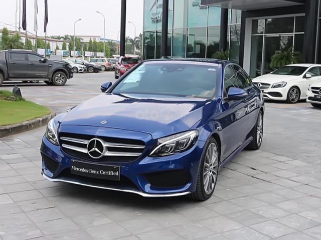 Cần bán Mercedes C300 đời 2017, màu xanh lam