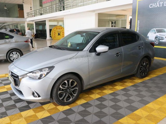 Bán xe Mazda 2 1.5AT đời 2017, màu bạc, 498tr0