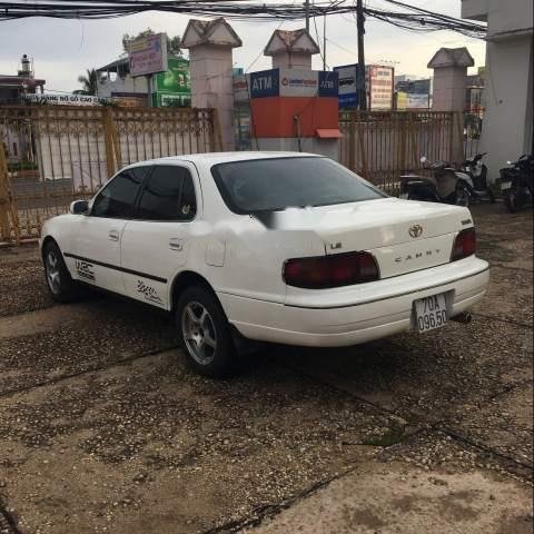 Bán xe Toyota Camry đời 1993, màu trắng, nhập khẩu nguyên chiếc, giá 118tr