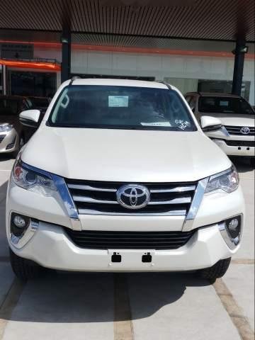 Bán xe Toyota Fortuner sản xuất 2019, màu trắng0