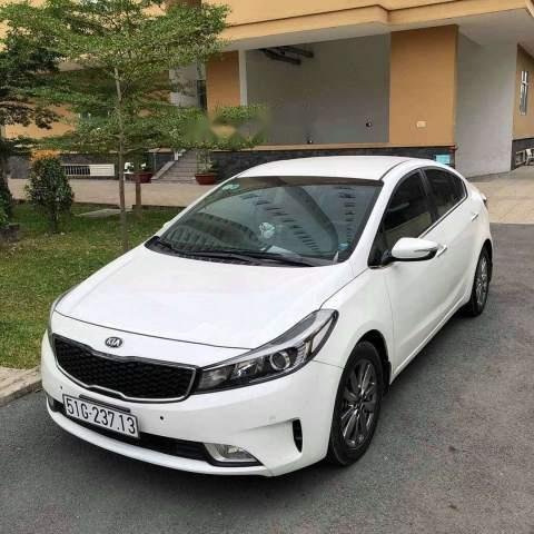 Bán xe Kia Cerato 1.6MT đời 2016, màu trắng, chính chủ