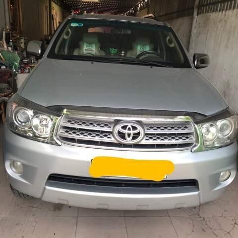 Bán Toyota Fortuner 2011, màu bạc, 535tr0