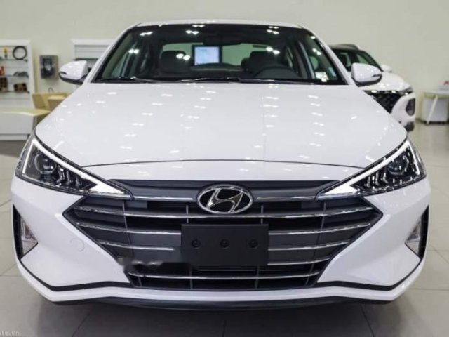 Bán xe Hyundai Elantra 2019, màu trắng, giá cạnh tranh0