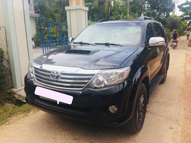 Cần bán Toyota Fortuner G sản xuất năm 2013, màu đen0