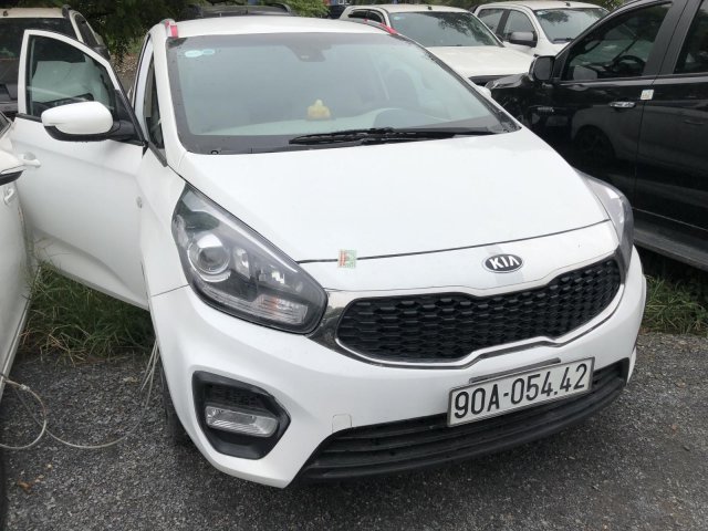 Bán Kia Rondo đời 2017, màu trắng, giá tốt0