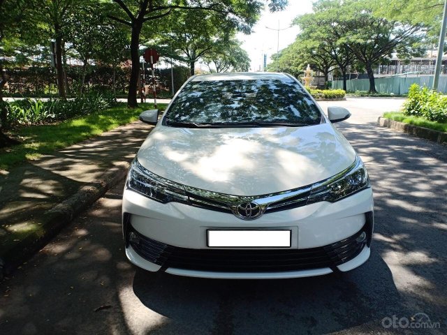 Bán Toyota Altis 1.8G năm 2018, màu trắng, xe sử dụng rất ít, bán 720 triệu0