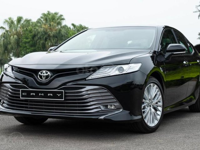 Bán Toyota Camry 2019, màu trắng, nhập khẩu