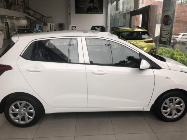 Cần bán xe Hyundai Grand i10 1.2 MT Base sản xuất 2019, màu trắng, xe mới 100%0