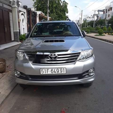 Bán xe Toyota Fortuner MT đời 2016, màu bạc, bảo trì chính hãng Toyota